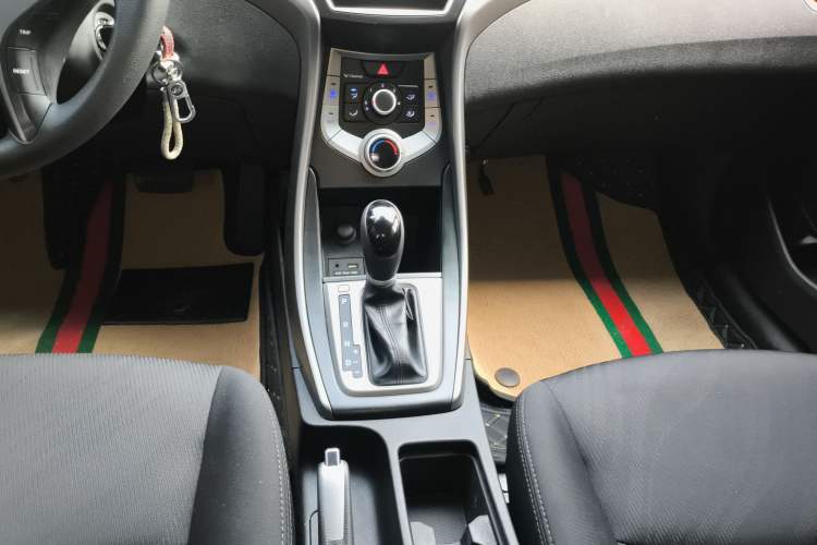 Used Hyundai Elantra (5th Generation / Langdong) 2016 1.6L Automatic Smart Version
