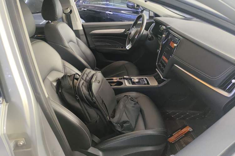 Used Roewe i6 New Energy 2017 45T Hybrid Connect & Smart Enjoyment Edition Right Front Seat