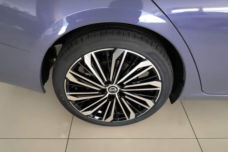 Used Nissan Teana 2026 Model Harmony Cockpit 2.0T Flagship Edition Right Rear Wheel Hub