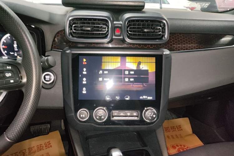 Used Lynk & Co 03 2020 1.5TD DCT Sport Edition Audio And AC Panel