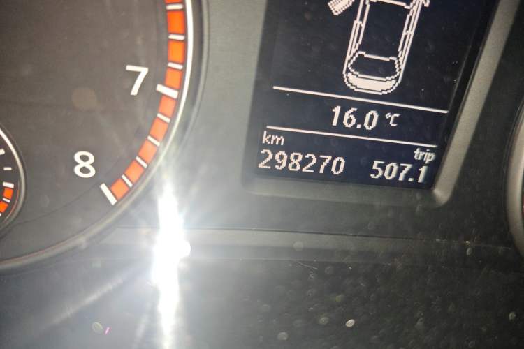 Used Volkswagen Passat 2014 1.8TSI DSG Prestige Edition Odometer Close Up