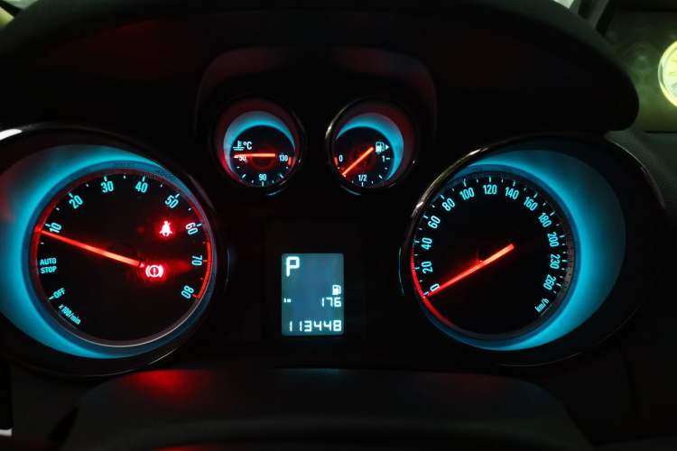 Used Buick Encore 2015 1.4T Automatic Two-Wheel Drive Urban Elite Version Instrument Cluster