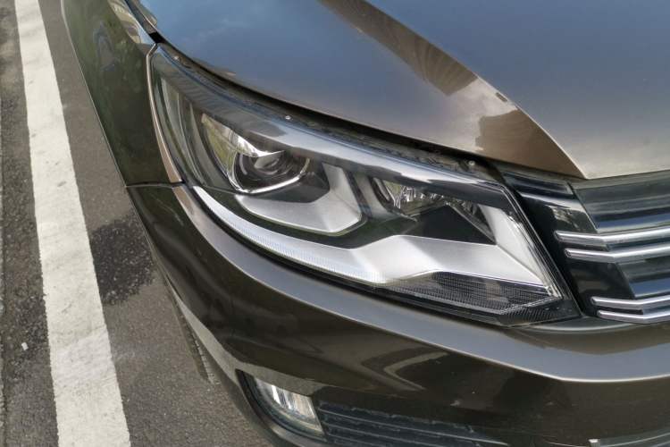 Used Volkswagen Tiguan 2015 1.8TSI Automatic Two-Wheel Drive Luxury Model Right Front Headlight