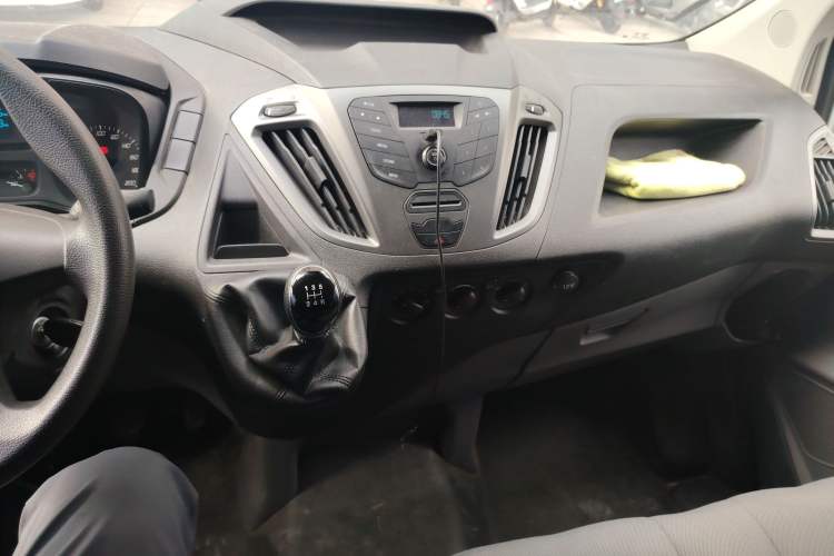 Used Ford Transit 2017 2.0T Diesel Multi-Function Commercial Vehicle Short Wheelbase Mid-Roof China V Standard Audio And AC Panel