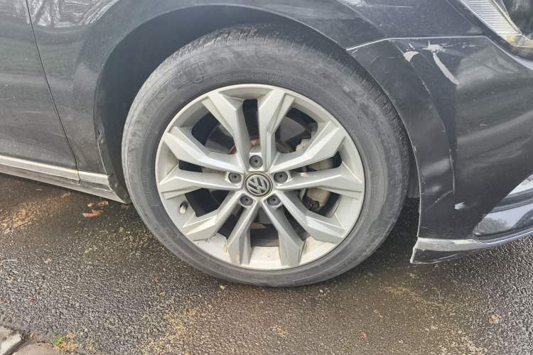 Used Volkswagen Magotan 2018 330TSI DSG Luxury Model Right Front Wheel Hub