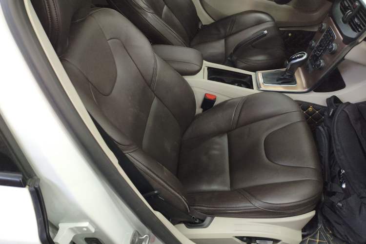 Used Volvo V40 2015 Cross Country T5 AWD Smart Luxury Edition