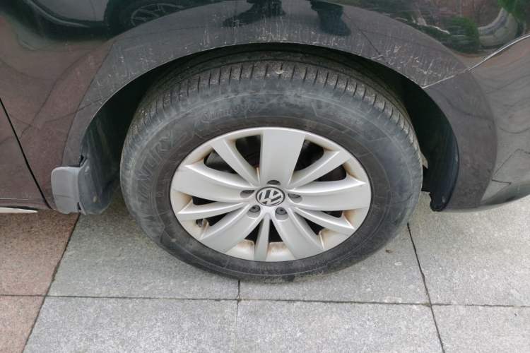 Used Volkswagen Sharan 2014 2.0 TSI Standard Model Right Front Wheel Hub