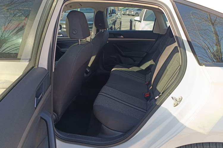 Used Volkswagen Lavida Pure Electric 2019 Low-Trim Version Interior 4