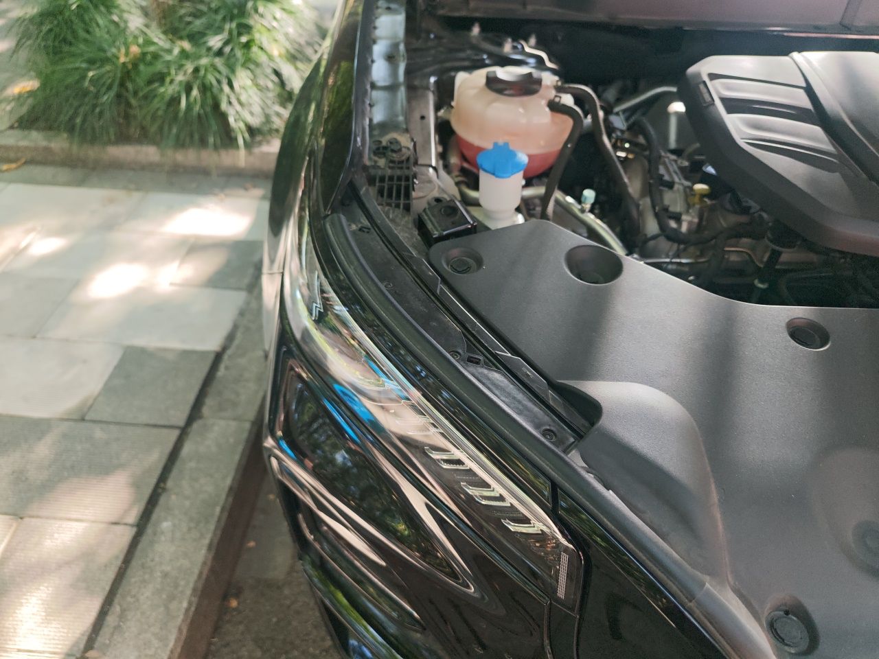 Hongqi HS5 2025 2.0T Two-Wheel-Drive Xuan Ying Edition — снимка 7