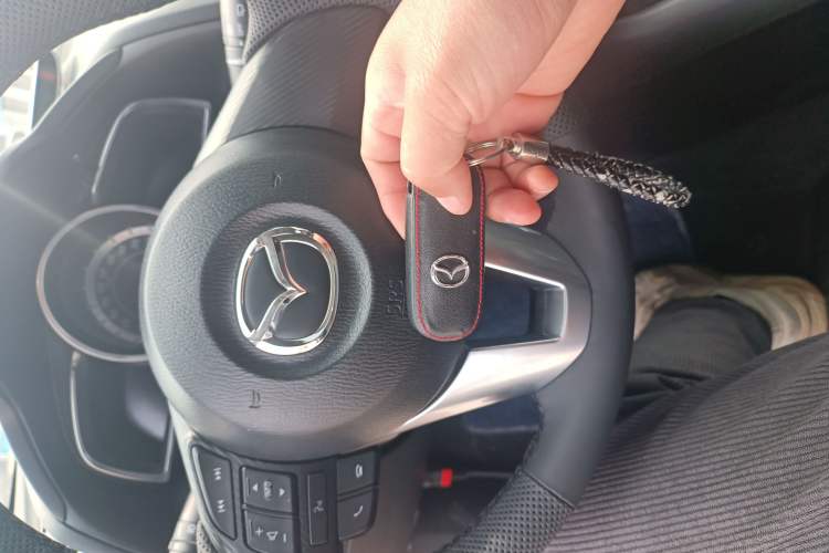 Used Mazda Mazda 3 Axela 2016 Hatchback 1.5L Automatic Luxury Model