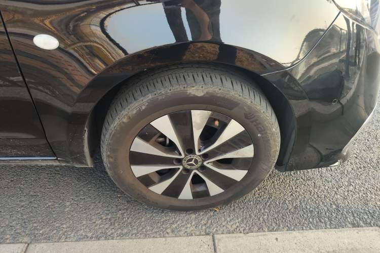 Used Mercedes-Benz Vito 2023 2.0T Business Version 7 Seats Right Front Wheel Hub