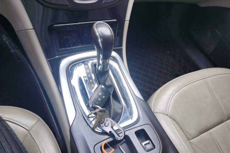 Used Buick Regal 2015 2.0L Elite Fashion Edition Gear Lever