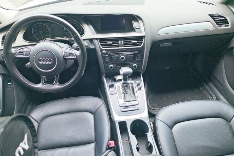 Used Audi A4L 2015 35 TFSI Automatic Standard Model Center Console