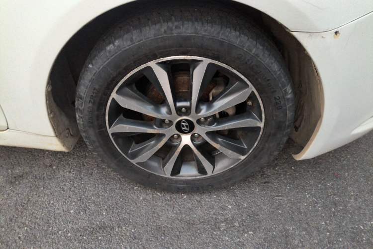 Used Hyundai Sonata 2013 2.4L Automatic Leading Edition China IV Standard Right Front Wheel Hub
