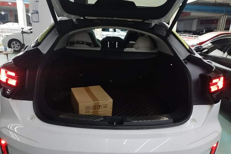 Used Lynk & Co 05 2020 2.0TD Two-Wheel Drive Zhaoyang Plus Trunk