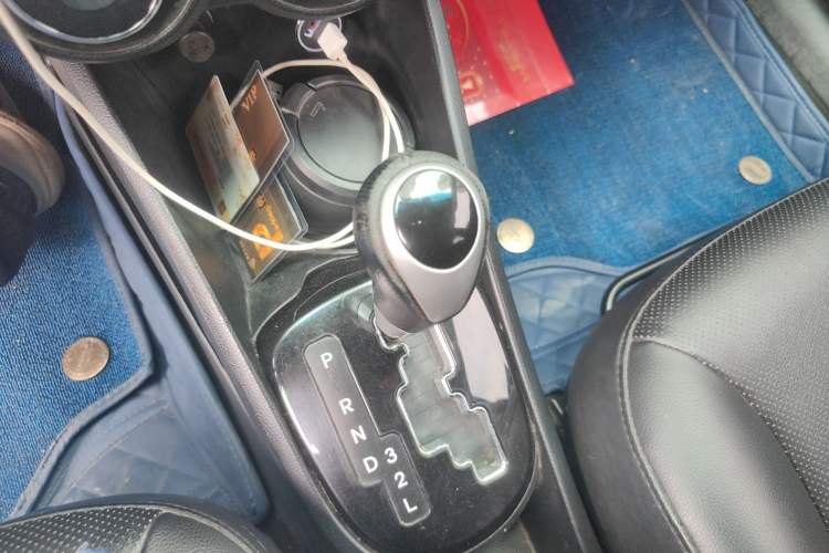 Used Kia K2 2012 Sedan 1.6L Automatic Transmission Premium Commemorative Edition Gear Lever