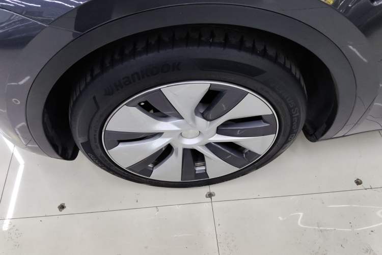 Used Tesla Model Y 2022 Long-Range All-Wheel-Drive Version