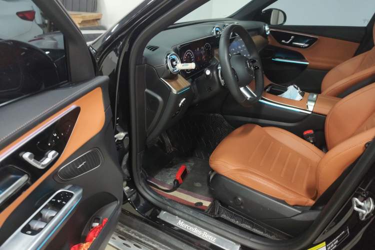 Used Mercedes-Benz GLC 2024 Refreshed GLC 300 L 4MATIC Dynamic Version 5 Seats
