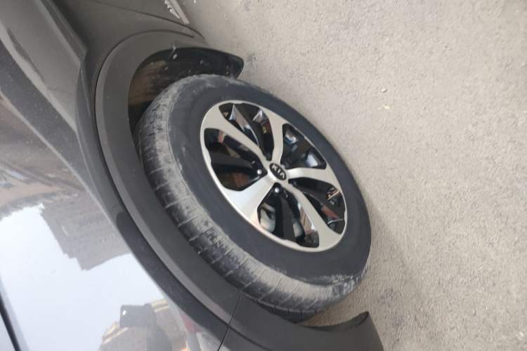 Used Kia Sorento 2015 Sorento L 2.4L Gasoline 4WD Elite Edition 5 Seats China V Emission Standard Left Front Wheel Hub