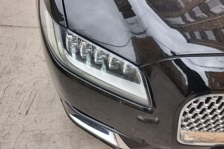 Used Lincoln Continental 2017 2.0T Two-Wheel-Drive Luxury Edition Right Front Headlight