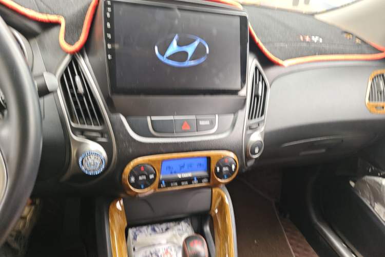 Used Hyundai ix35 2015 2.0L Automatic 2WD Smart Type China IV Audio And AC Panel