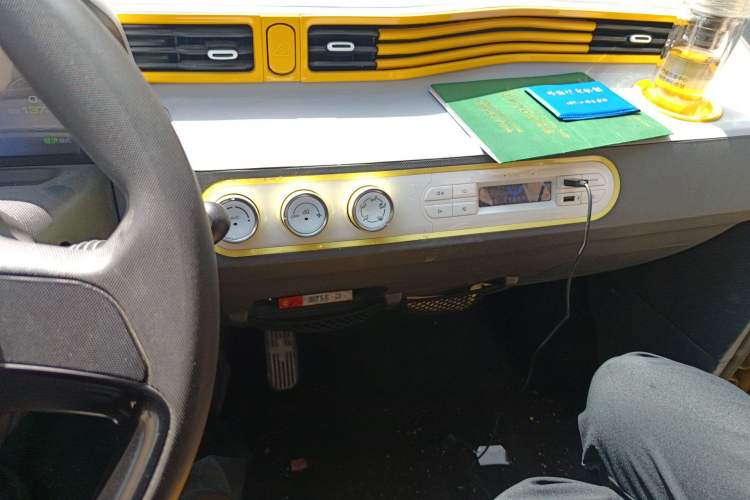 Used Wuling Hongguang MINIEV 2021 Macaron Premium Model – Lithium-NMC Audio And AC Panel