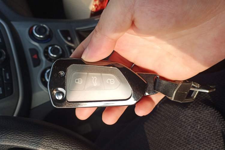 Used Cowin C3 2015 1.5L AMT Gold Diamond Edition
