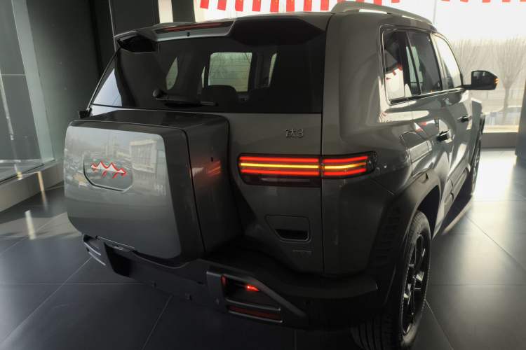 Used Formula Leopard Titanium 3 2025 501 km Range Rear-Wheel Drive Intelligent Driving Pro Version