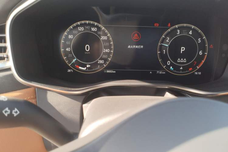 Used Jaguar XFL 2024 2.0T P300 Four-Wheel Drive Flagship Sport Gold Edition Odometer Close Up
