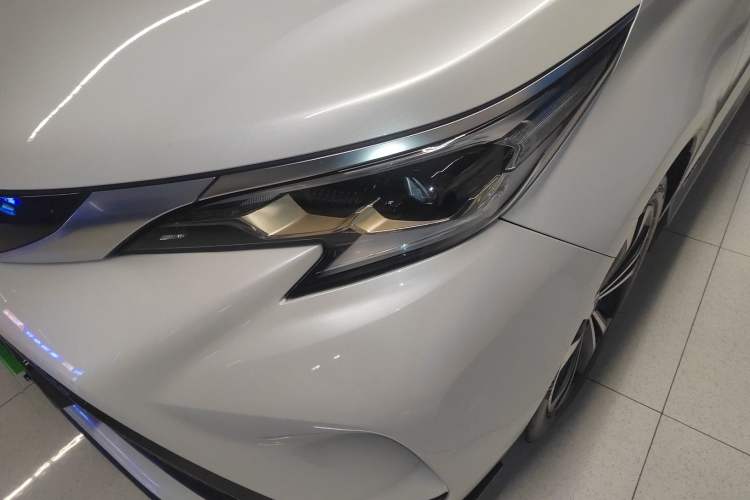 Used Toyota Granvia 2023 2.5L Hybrid Prestige PLUS Edition