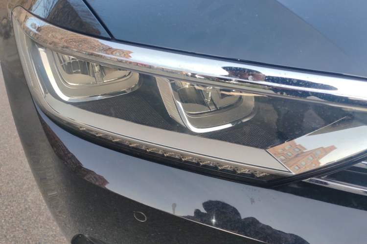 Used Volkswagen Magotan 2018 330TSI DSG Luxury Model Right Front Headlight