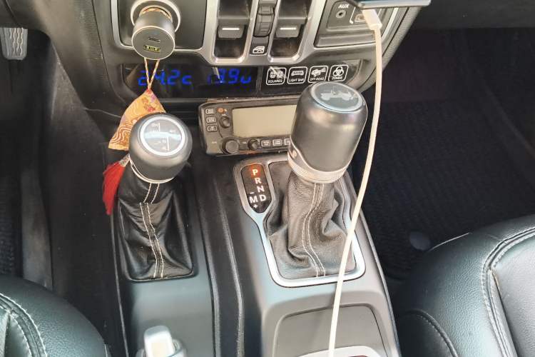 Used Jeep Wrangler 2019 2.0T Sahara Four-Door Version China VI Emission Standard