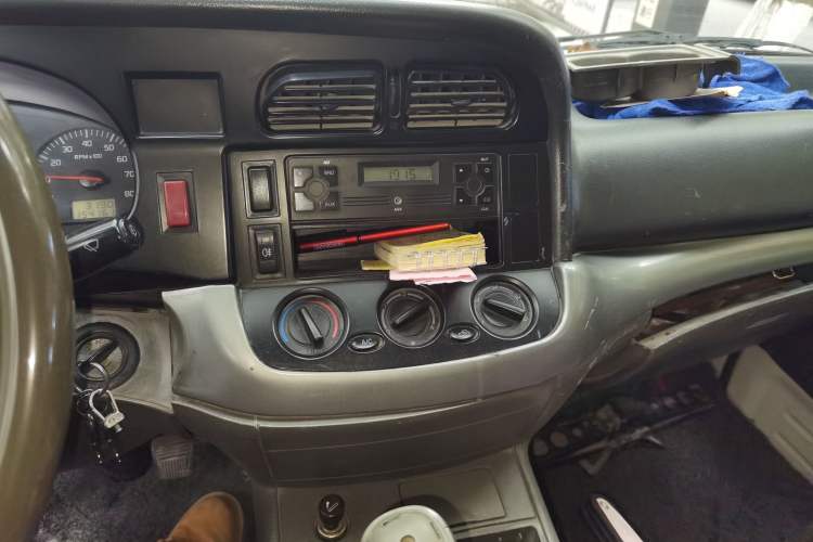 Used Jinbei Hiace 2011 2.0L 5th Generation Kuaiyunwang Standard Version 4G19 Audio And AC Panel