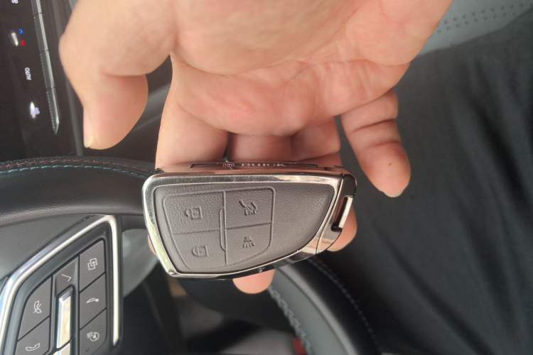 Used Buick Envision 2025 Encore Plus 28T Two-Wheel-Drive Platinum Edition
