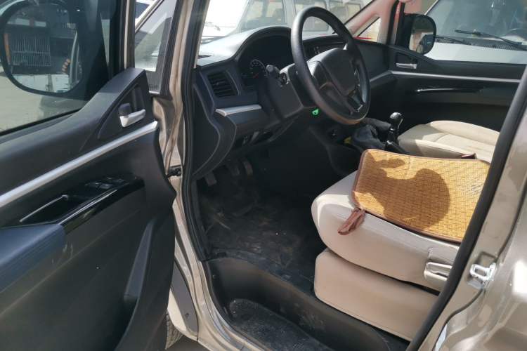 Used FORTHING Lingzhi 2023 M5L 1.6L Base Model 5 Seats Driver Seat