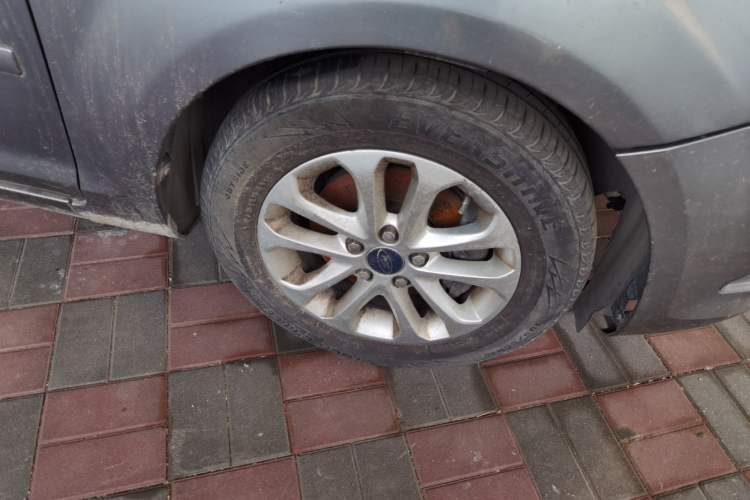 Used Ford Focus 2012 Sedan Classic 1.8L Manual Fashion Edition Right Front Wheel Hub