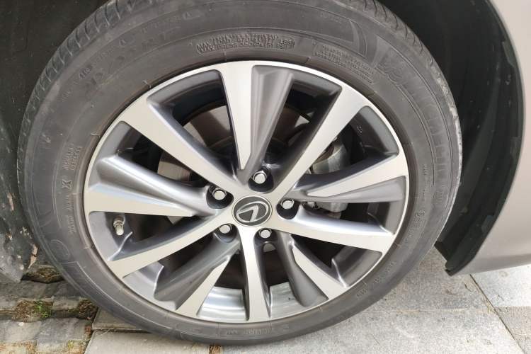 Used Lexus ES 2018 300h Premier Edition China V Standard Right Front Wheel Hub