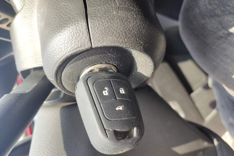 Used Chevrolet Aveo Sonic 2011 Sedan 1.4L MT SL