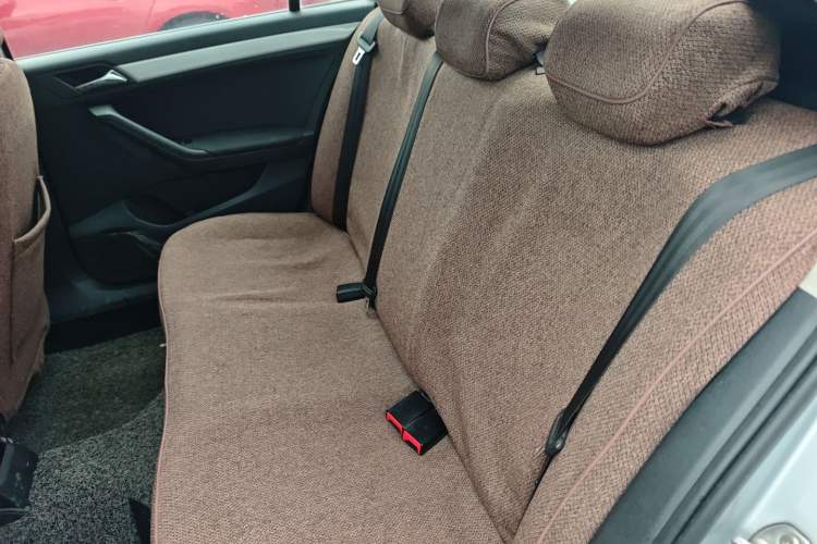 Used Volkswagen Jetta 2015 Value Edition 1.6L Automatic Comfort Version Left Rear Seat