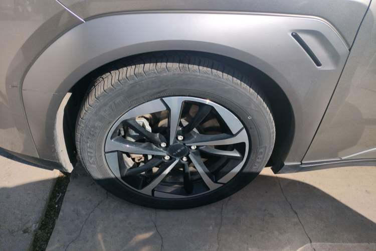 Used AION Y 2023 Plus 610 Smart Edition Ternary Lithium Left Front Wheel Hub