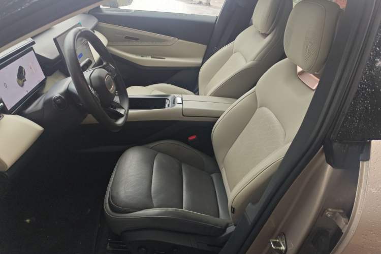 Used Lynk & Co 08 EM-P 2023 220km All-Wheel-Drive Performance Halo Left Front Seat