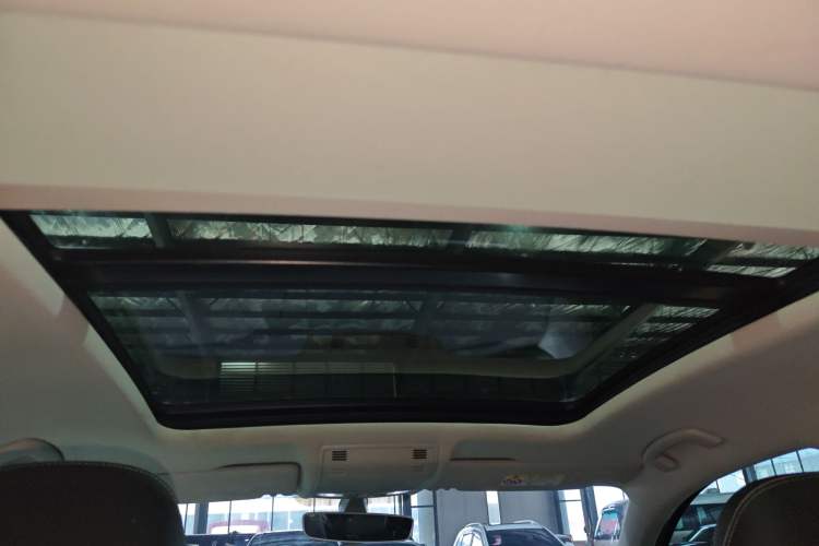 Used Volkswagen Tayron X 2020 330TSI Two-Wheel Drive Luxury Smart Connectivity Version Headliner