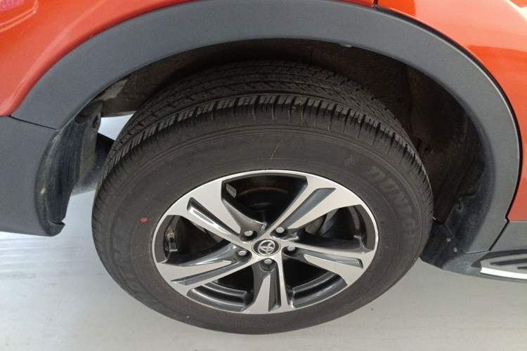 Used Toyota RAV4 2015 2.0L CVT Two-Wheel Drive Fashion Edition