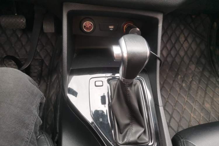 Used Baojun 730 2019 1.5T CVT Fashion Model 7 Seats China VI Emission Standard Gear Lever