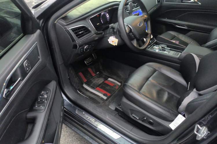 Used Ford Taurus 2019 EcoBoost 245 Premium Edition Driver Seat