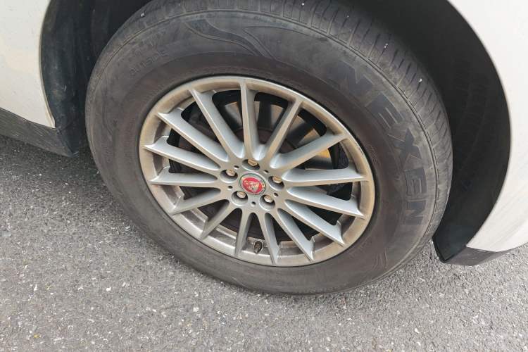 Used Jaguar F-PACE 2019 2.0T Four-Wheel Drive Urban Luxury Edition Right Front Wheel Hub