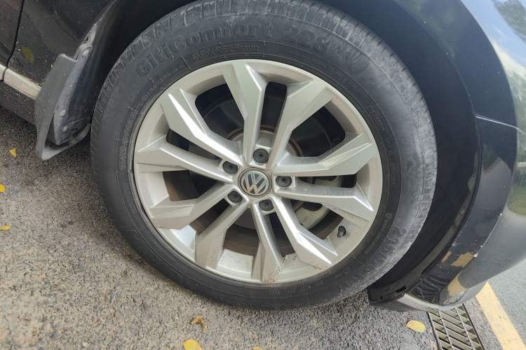 Used Volkswagen Magotan 2018 330TSI DSG Luxury Model Right Front Wheel Hub