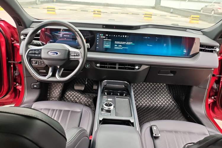 Used Ford Mondeo 2025 2.0T EcoBoost Ultimate Edition Center Console