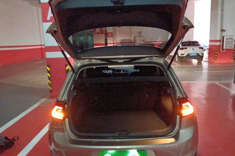 Used Volkswagen Golf 2017 230TSI Automatic Comfort Edition – Celebrating Milestone of One Million Units
