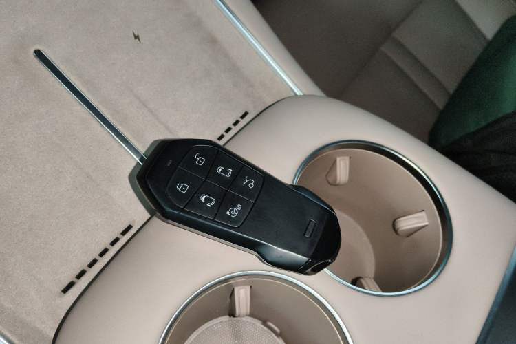 Used XPeng X9 2025 740 Ultra-Long Range Max